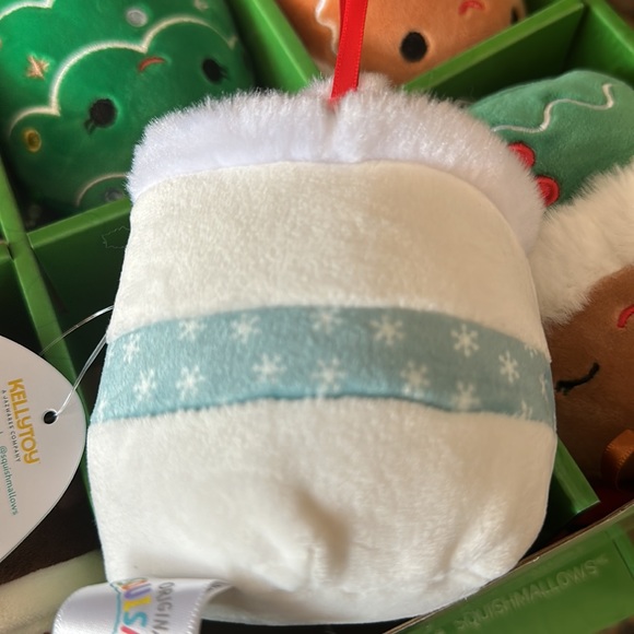 Holiday limited edition Squishmallow “Galindo” 1/8 in set - Picture 2 of 4